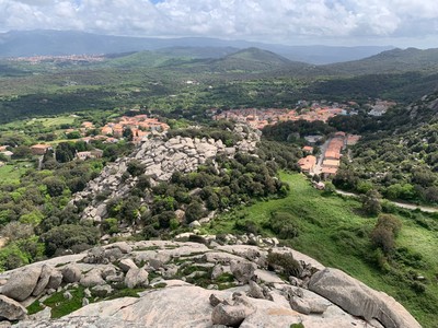 Le village d’Aggius depuis le Monte Fralli