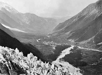 Vallée de Chamonix, vue prise du Chapeau, par Bisson en 1858 Vallée de Chamonix, vue prise du Chapeau, par Bisson en 1858