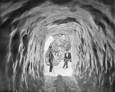 Ancienne grotte de glace des Bossons en 1900 par Neurdein