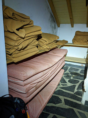 Partie stockage du dortoir non-gardé du refuge des Estagnous