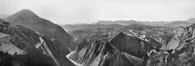 Vallée du Drac, Vercors, Mont Aiguille à l'horizon en 1900, par Neurdein