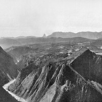 Vallée du Drac, Vercors, Mont Aiguille à l'horizon en 1900, par Neurdein
