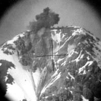 Attaque au mortier du fort du Chaberton par l'armée française le 21 juin 1940. En 3h30 , 6 des 8 tours sont détruites.