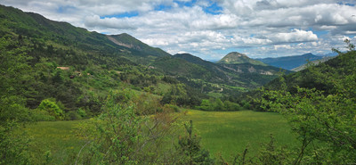 Chapelle du Petit Paris depuis le col de Muse Chapelle du Petit Paris depuis le col de Muse