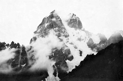 Ushba par Vittorio Sella en 1889 Ushba par Vittorio Sella en 1889