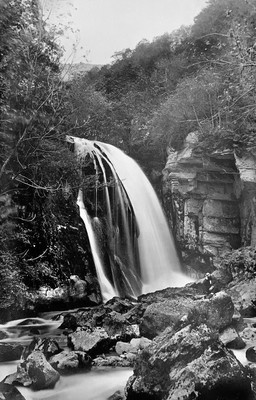 Cascade du Furon par le CAF de l'Isère en 1886 Cascade du Furon par le CAF de l'Isère en 1886
