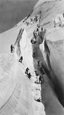 Crevasse du Grand Plateau, en 1862, par Bisson Frères Crevasse du Grand Plateau, en 1862, par Bisson Frères