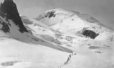 Dôme du goûter N, Glacier des Bossons, en 1862, par Bisson Frères Dôme du goûter N, Glacier des Bossons, en 1862, par Bisson Frères