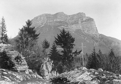 La Dent de Crolles au dessus du col du Coq