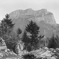 La Dent de Crolles au dessus du col du Coq