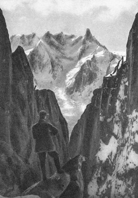 Dent du Géant vue de la brèche Charmoz avant 1927 Dent du Géant vue de la brèche Charmoz avant 1927