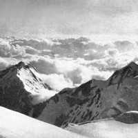 Aiguille de Bionnassay et mer de nuages vus du dôme du Goûter, avant 1927