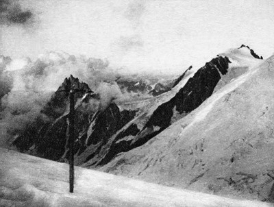 Aiguille du Midi et Mont Blanc du Tacul  vus de l'Aiguille du Goûter, avant 1927