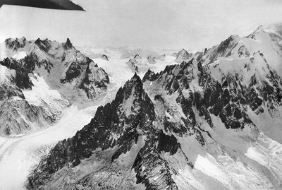 Aiguilles de Chamonix, Dent du Géant, Tour Ronde, Mont Blanc du Tacul, Mont Maudit, avant 1928 Aiguilles de Chamonix, Dent du Géant, Tour Ronde, Mont Blanc du Tacul, Mont Maudit, avant 1928