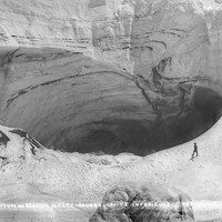 Cavité rompue du Glacier de Tête Rousse qui a provoqué la catastrophe du 13 juillet 1892 par Auguste Couttet