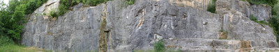Panorama de la même falaise à partir de photos prises au pied : on ne reconnaît rien Panorama de la même falaise à partir de photos prises au pied : on ne reconnaît rien