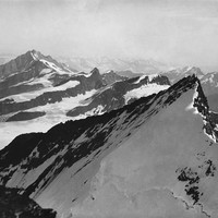 Nordend, et à gauche au fond les Mischabels, par Vittorio Sella, en 1885