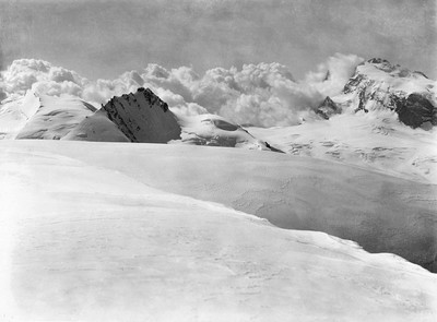 Strahlhorn, Rimpfishorn, Monte Rosa vus de l'Alphubel par Vittorio Sella en 1885 Strahlhorn, Rimpfishorn, Monte Rosa vus de l'Alphubel par Vittorio Sella en 1885