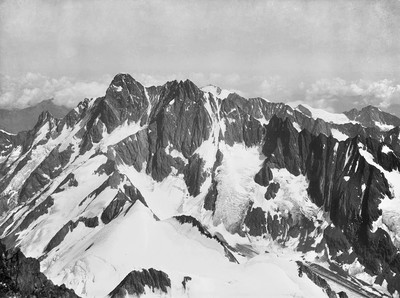 Schrekhorn Lauteraarhorn vus du Finsteraarhorn par Vittorio Sella Schrekhorn Lauteraarhorn vus du Finsteraarhorn par Vittorio Sella