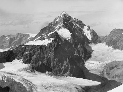 Dent Blanche vue de la Dent d'Herens par Vittorio Sella Dent Blanche vue de la Dent d'Herens par Vittorio Sella