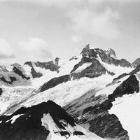 Dent d'Hérens, Obergabelhorn, Dent Blanche vus du Mettelhorn, par Vittorio Sella