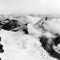 Brunegghorn et Oberland bernois vus de la crête du Weisshorn, par Vittorio Sella