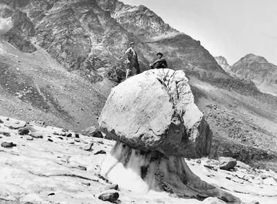 Table sur le Glacier Valeille par Vittorio Sella Table sur le Glacier Valeille par Vittorio Sella