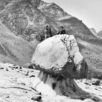 Table sur le Glacier Valeille par Vittorio Sella
