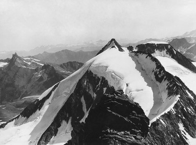 Mont Blanc de Cheilon vu de la Ruinette en 1883, par Vittorio Sella Mont Blanc de Cheilon vu de la Ruinette en 1883, par Vittorio Sella