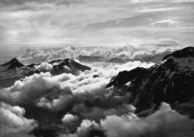 Vue du refuge Quintino Sella en 1884, par Vittorio Sella Vue du refuge Quintino Sella en 1884, par Vittorio Sella