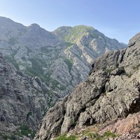 Vire de départ quelque part là dedans (cairn)