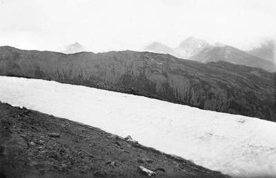 Pic de Clausis par Paul Lancrenon. Au fond, le Bric bouchet et le Pelvas Pic de Clausis par Paul Lancrenon. Au fond, le Bric bouchet et le Pelvas