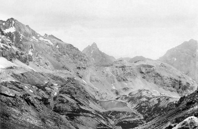 Lac Premier, au fond, la Meyna, par Paul Lancrenon Lac Premier, au fond, la Meyna, par Paul Lancrenon