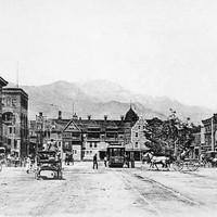 Pikes Peak vu de Colorado Spring