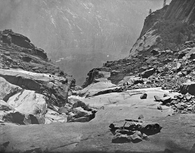 Vallée du Yosemite, Yosemite fall, par Carleton Watkins Vallée du Yosemite, Yosemite fall, par Carleton Watkins