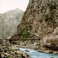 Route du Caucase, gorge de Darial, en 1900 par Photoglob N°0000008867