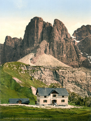 Col Gardena et son hospice, groupe Sella, en 1900, par Photoglob N°0000016939 Col Gardena et son hospice, groupe Sella, en 1900, par Photoglob N°0000016939