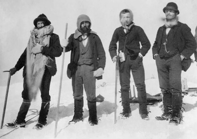 Au sommet du Mont Blanc, Laurent Proment, Antonio Buscaglia, Erminio et Vittorio Sella Au sommet du Mont Blanc, Laurent Proment, Antonio Buscaglia, Erminio et Vittorio Sella
