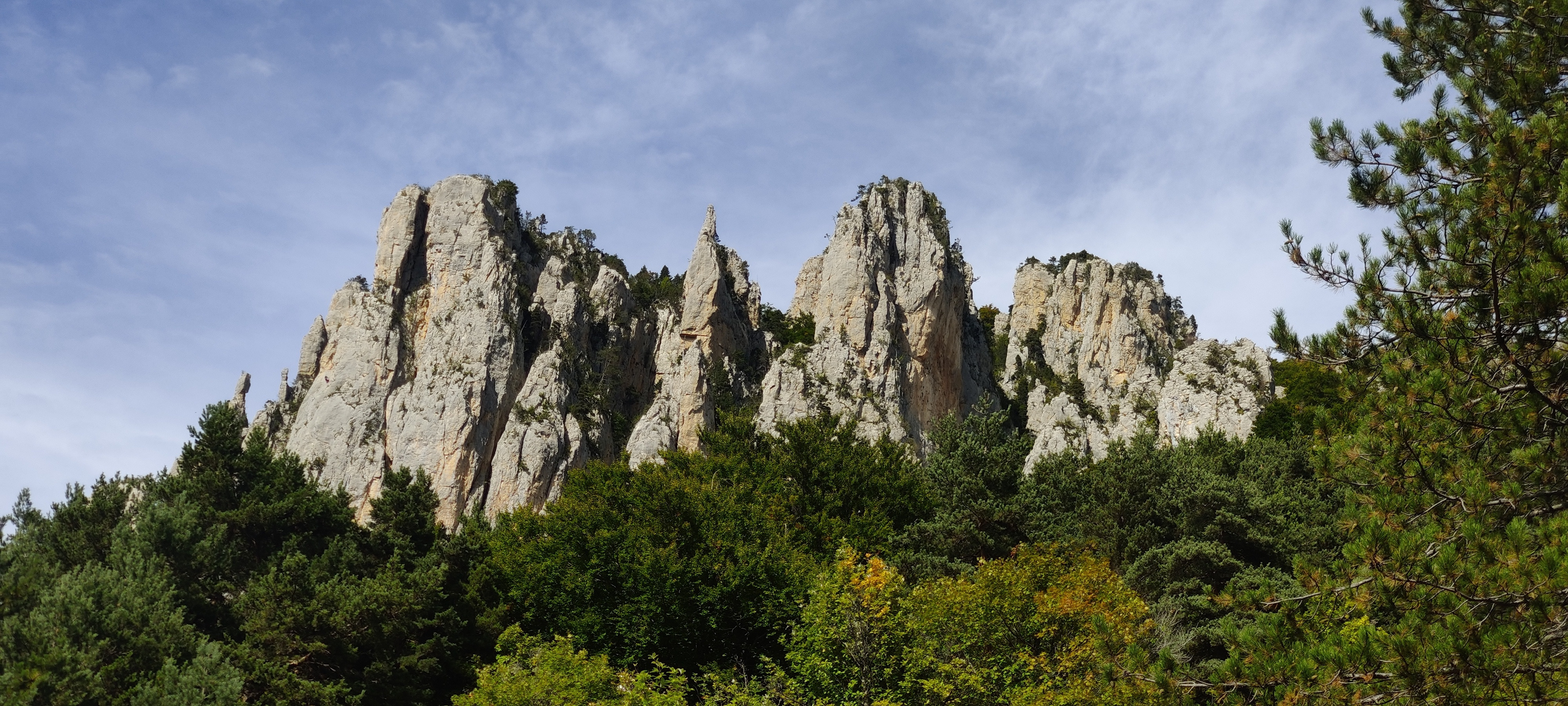 Aiguilles de Bénevise. L'Impromptu 2ème en partant de la droite