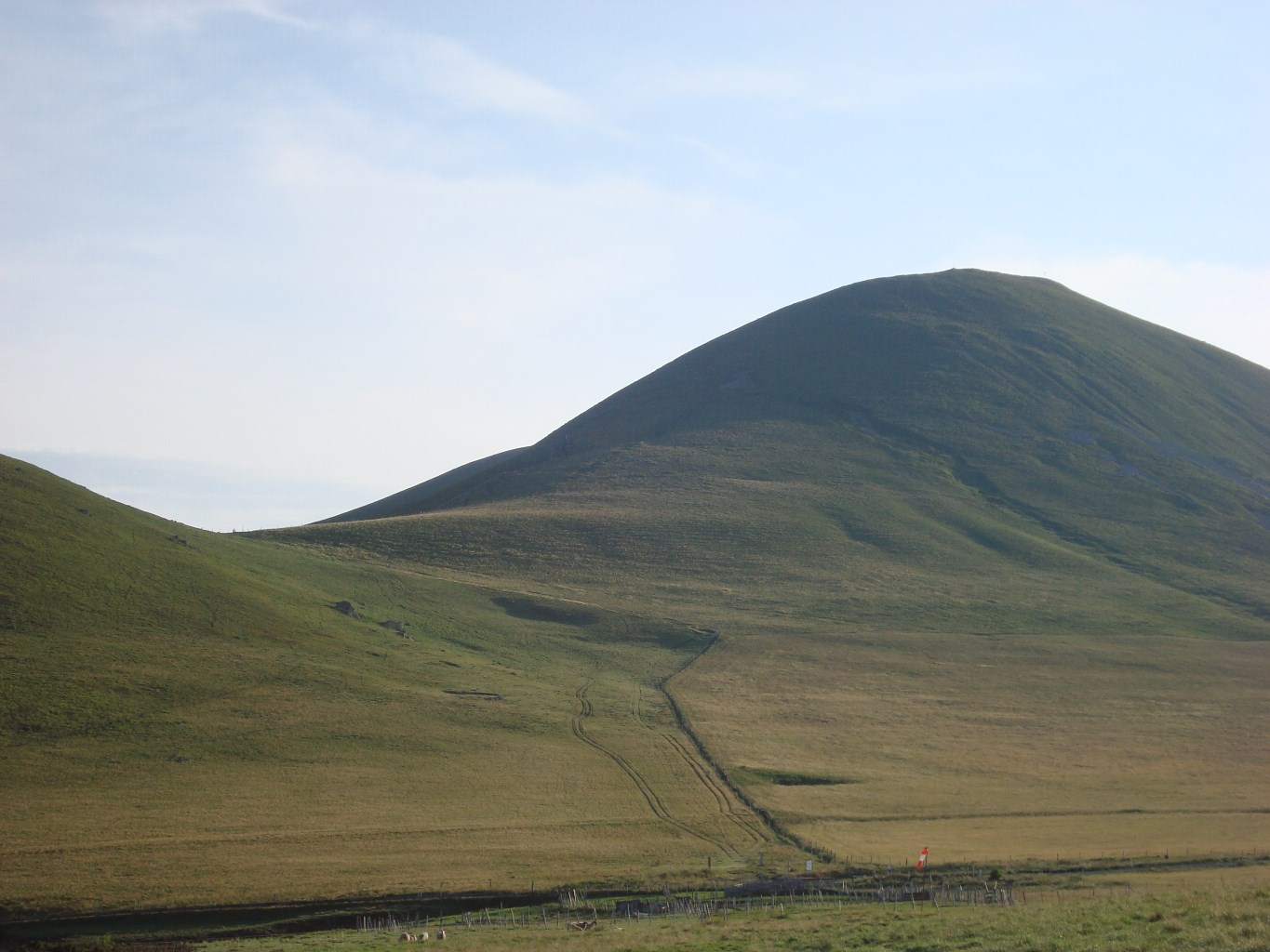 Puy de l'Angle les 4 puys (l'Angle, Barbier, Monne et la Tache) en
